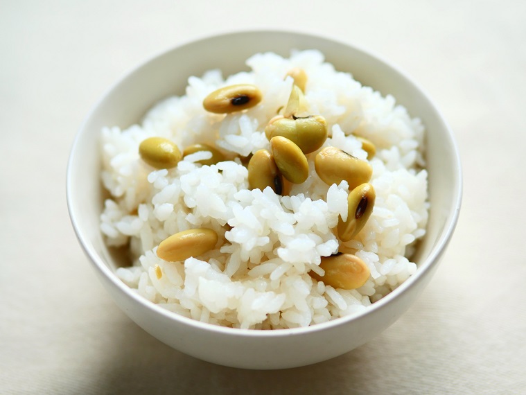 青大豆の混ぜご飯の写真