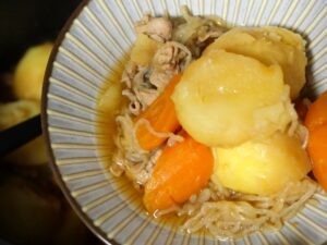 電気圧力鍋で作った、しらたき入りの肉じゃが