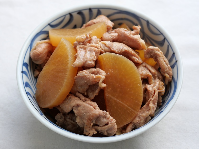 大根と豚肉の炒め煮の写真