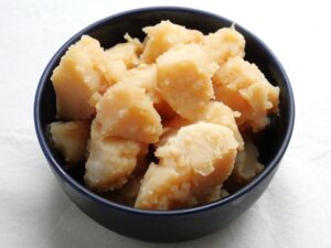 形は残っているが、表面がほろほろに煮崩れた男爵の煮物