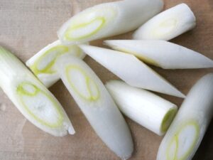 斜め切りにした長ねぎ(参鶏湯用)