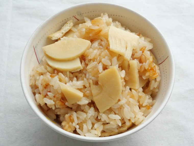 自分でゆでたたけのこを使った、たけのこご飯